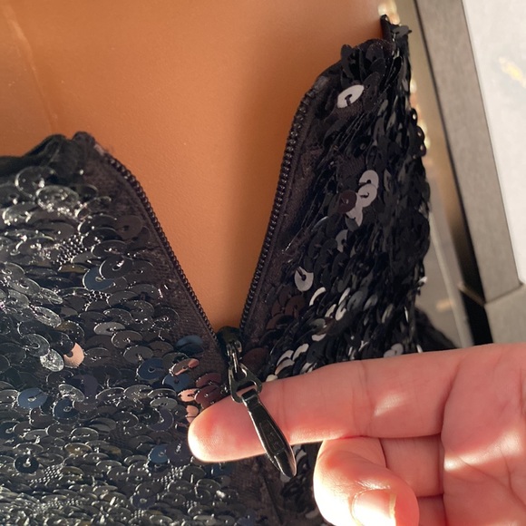 URBAN OUTFITTERS - NWT - romper shorts: sequins, mesh, zip, stretch back - S - Picture 15 of 16